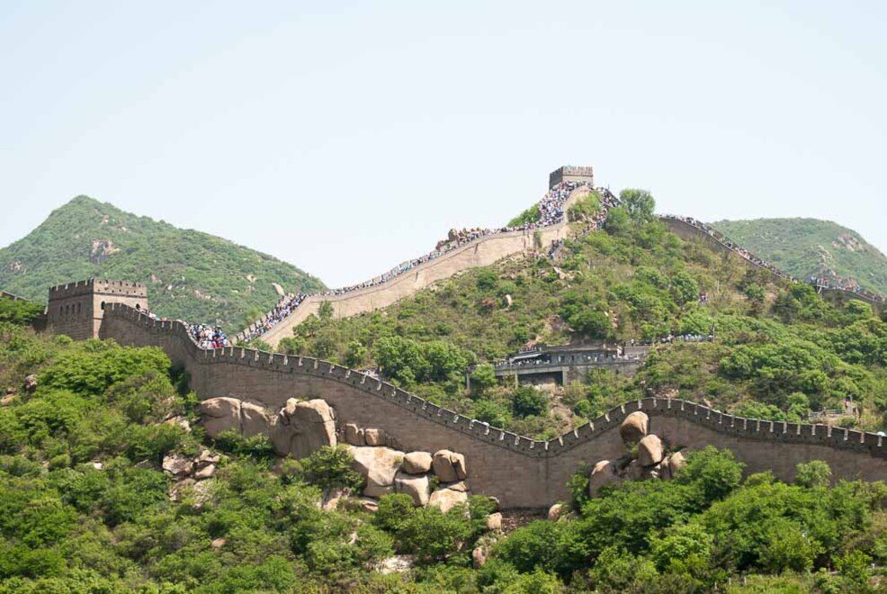 Una grande muraglia fortificata lunga centinaia di chilometri a Badalin-Cina