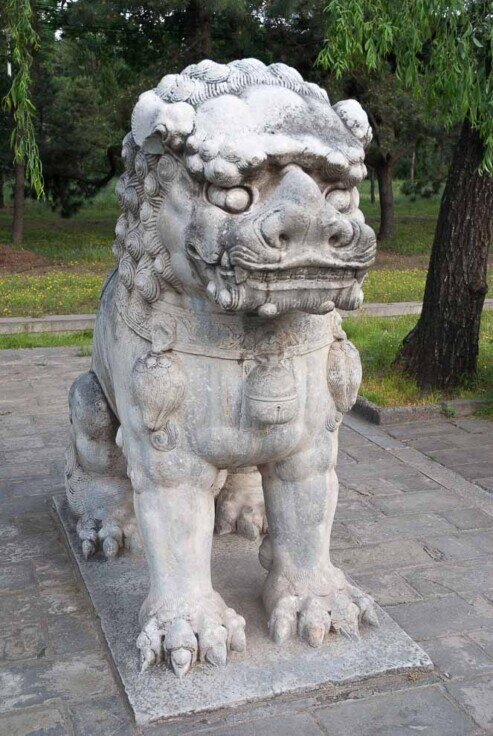 Un leone di marmo sulla via sacra di Changling