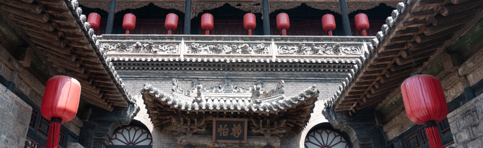 Ingresso di Casa di Qiao_Cina con lanterne rosse.