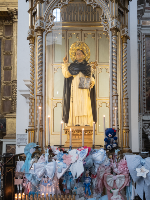 Statua di San Vincenzo Ferrer al Duomo di Napoli