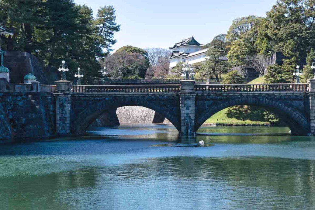 Il ponte Seimon Ishibashi che conduce al Castello di Edo residenza dell'Imperatore del Giappone