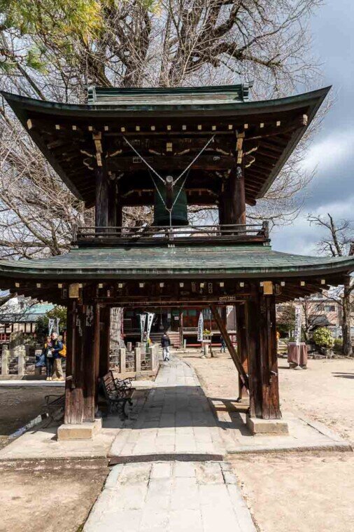 Campanile a forma di pagoda a due piani nel Tempio Hida Kokubunji