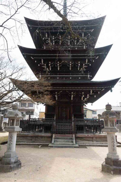 Pagoda in legno a tre piani nel Tempio Hida Kokubunji