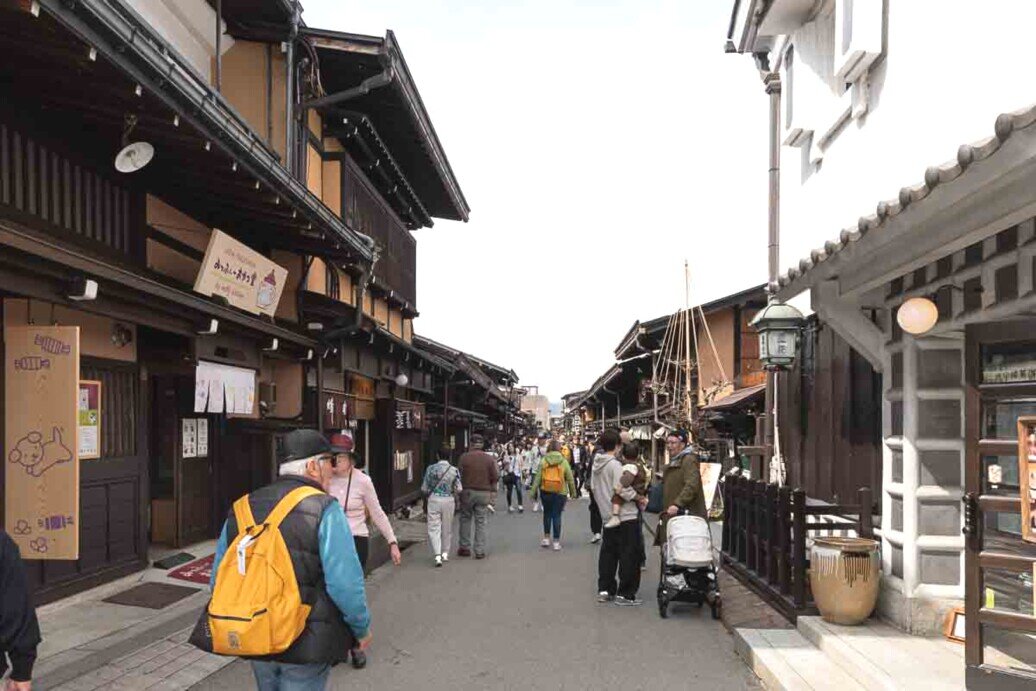 Le vecchie case e le botteghe di mercanti e artigiani di Takayama