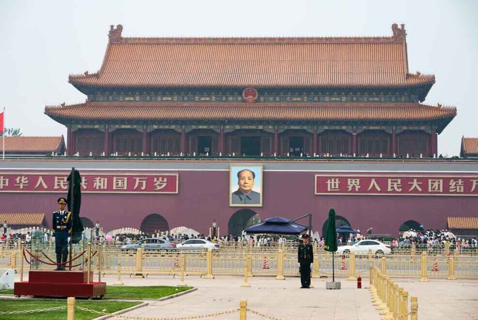 Pechino, soldati a guardia del Mausoleo di Mao Zedong